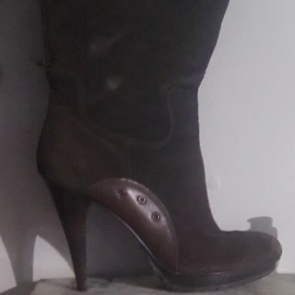 G by Guess Brown Heeled Boots Sleek Design